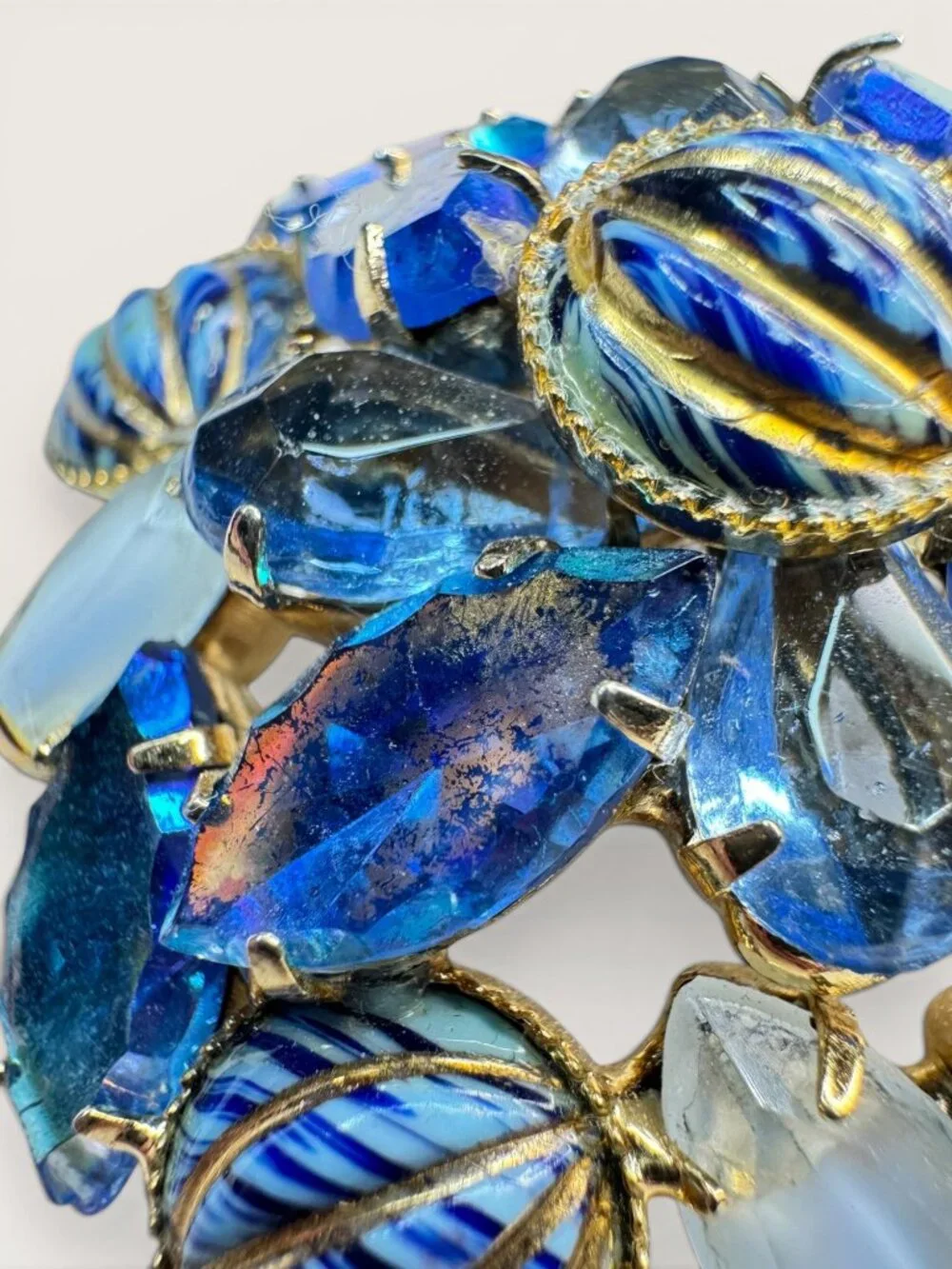 1950s Blue White Art Glass Crystal Cluster Brooch Gold Tone Statement Vintage